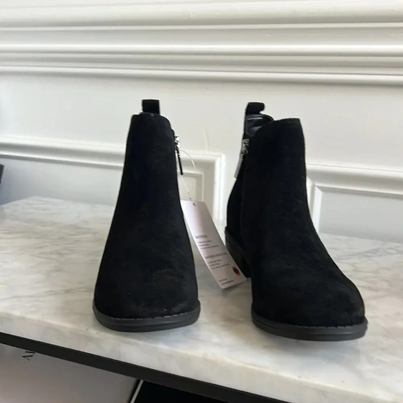 NWT Black suede bootie size 6 or 6.5 - Picture 3 of 6